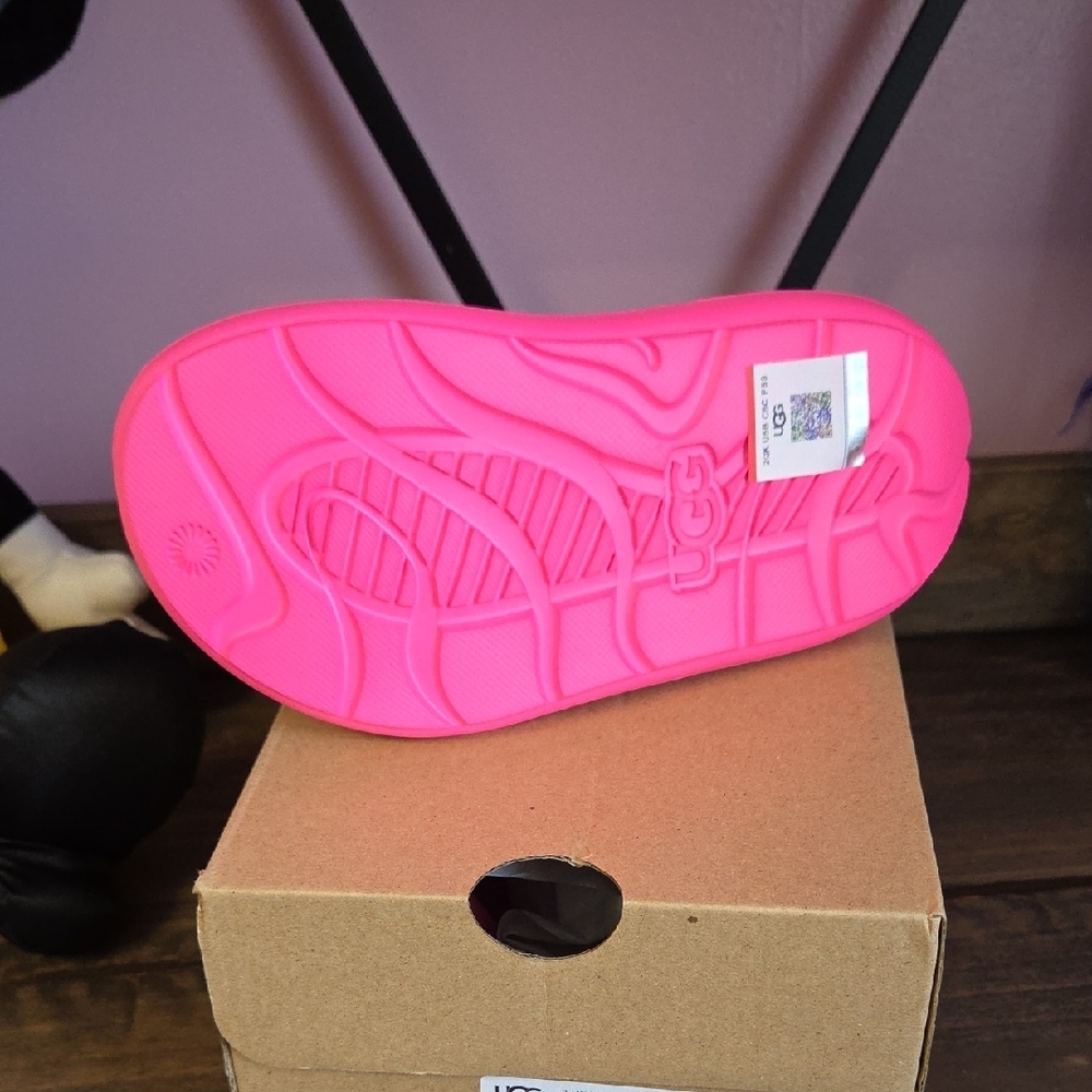 UGG Kids Pink Foam Slide Sandal with Heel Strap - Picture 3 of 3